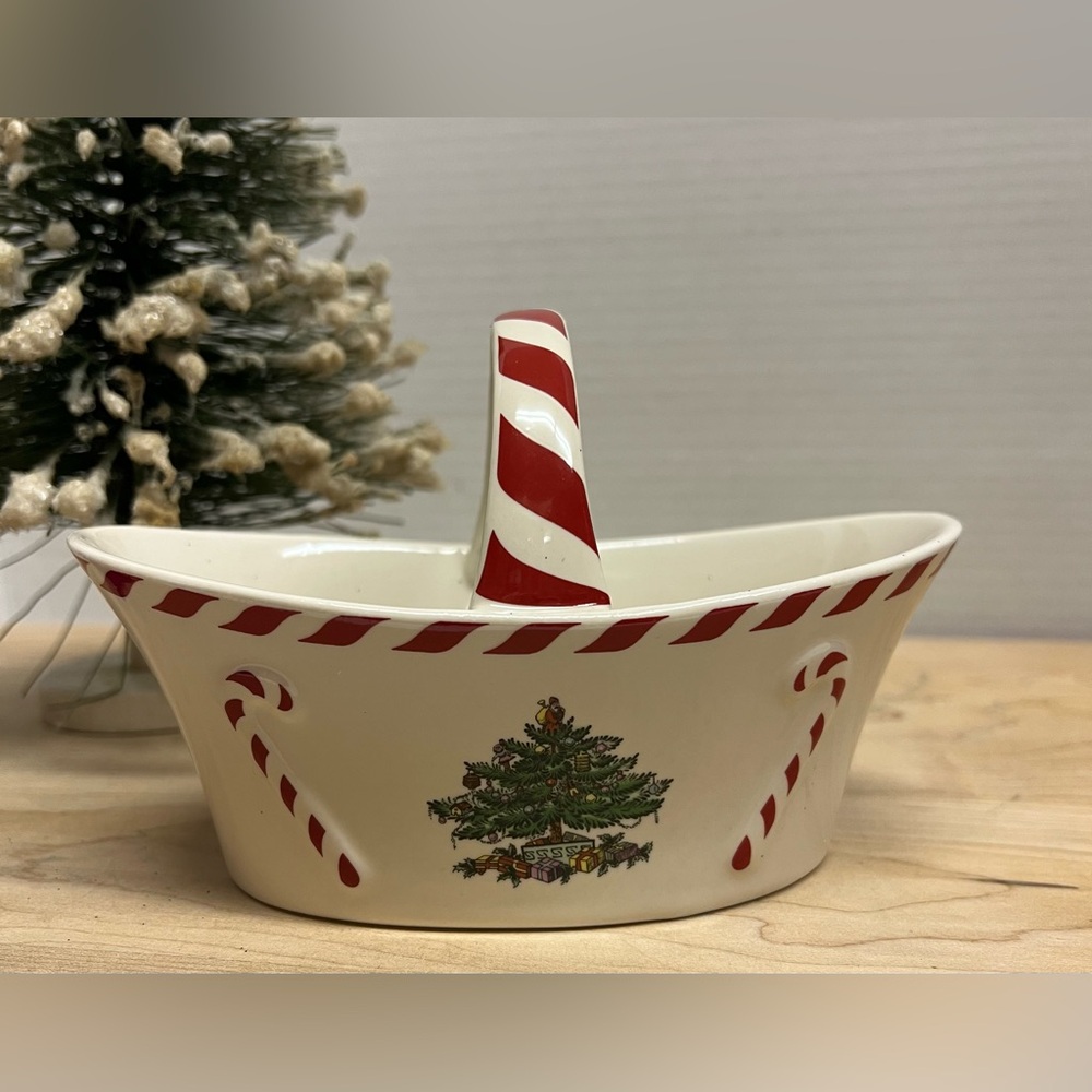 Spode Peppermint Handle Basket 6.5”  Christmas Tree